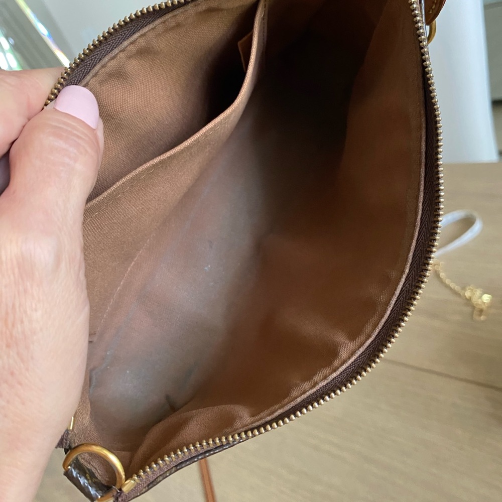 Louis Vuitton Pouchette - Authenitic - Original Owner - 3 Straps, Box, & Dustbag - Picture 14 of 17